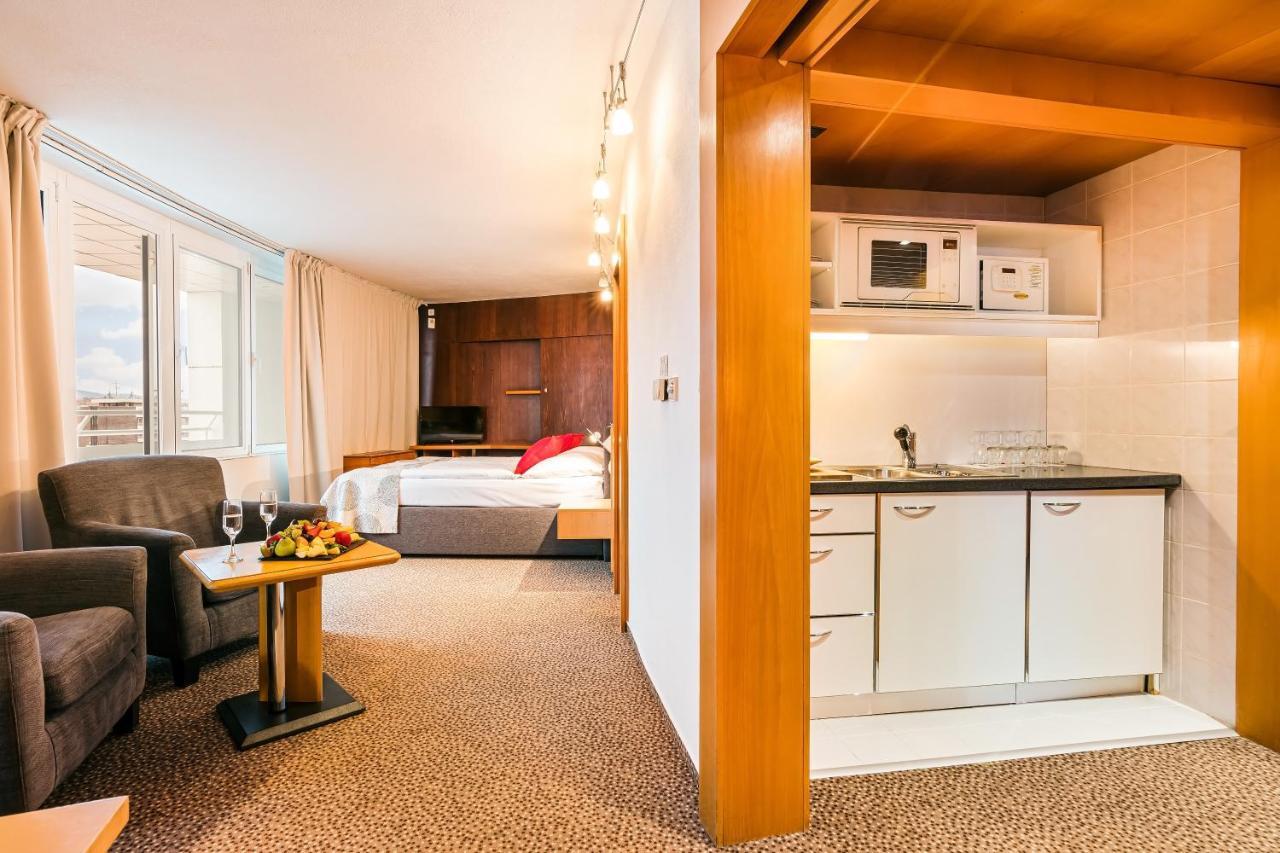 Suite with Balcony and Executive Lounge Access