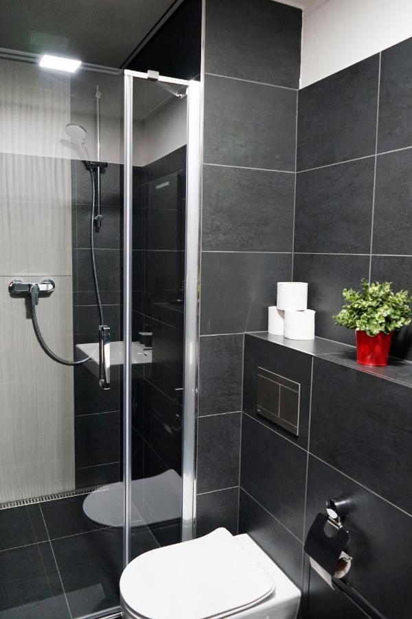 Dreibettzimmer mit Bad