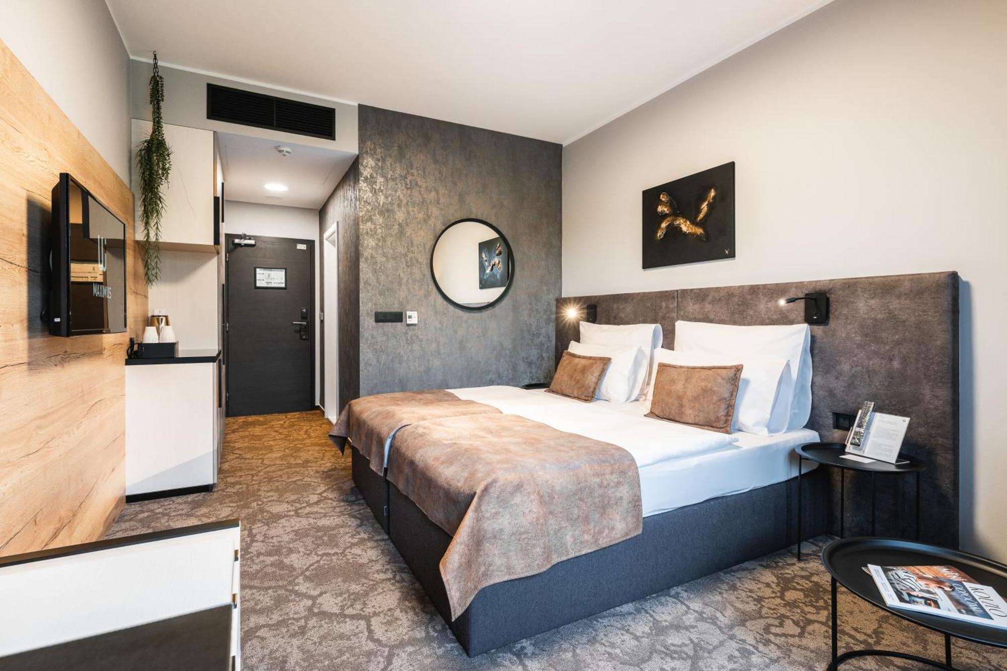 Deluxe Plus Double or Twin Room,1765318476:JPEG